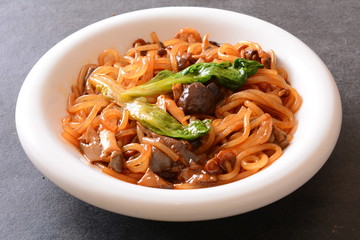 spaghetti with tomato sauce