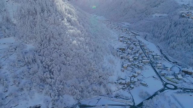Aerial 4K - Valmalenco (IT) - Vista invernale di Lanzada e Caspoggio 