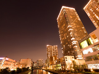 Fototapeta premium 東京の臨海エリアにあるタワーマンション街