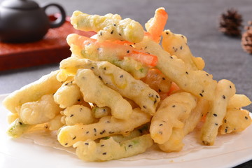 fried potatoes with sauce