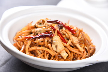 noodles with beef and vegetables