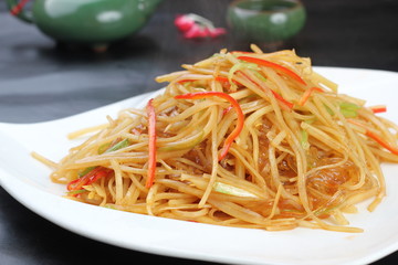 spaghetti with tomato sauce and basil