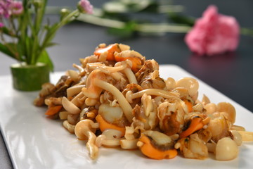 pasta with mushrooms and vegetables