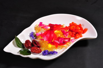 pasta with tomatoes and basil