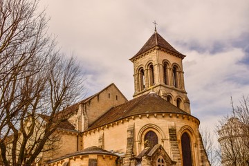 Fototapeta na wymiar Iglesia en Paris