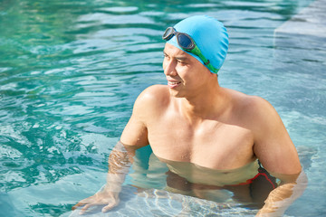 Fototapeta na wymiar Young swimmer in the swimming pool