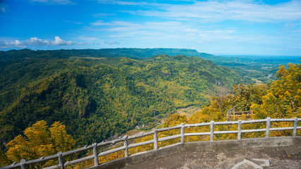 Fototapeta na wymiar see beautiful scenery from the top of a green hill