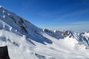 Peaks of mountain peaks with snow