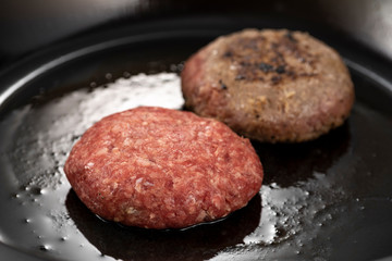 ハンバーグを焼く