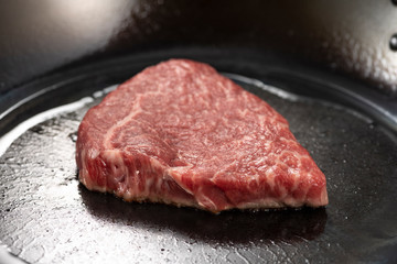 ステーキを焼く