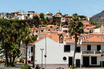 Hafen mit Kapelle de Nossa Senhora da Conceicão in Câmara de Lobos