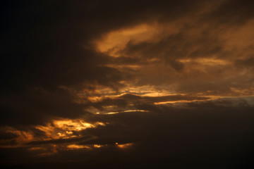 Coucher de soleil à Saint Julien le Montagnier ( Var )
