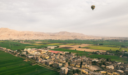 Ballonfahrt zu Sonnenaufgang über Luxor, Ägypten