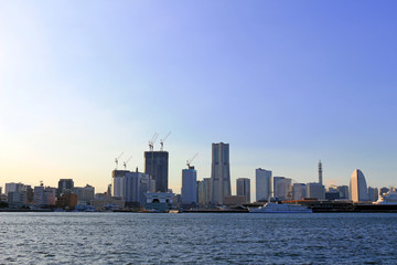 Naklejka premium Nowoczesna sceneria portowego miasta Jokohama