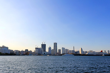 Fototapeta premium Nowoczesna sceneria portowego miasta Jokohama