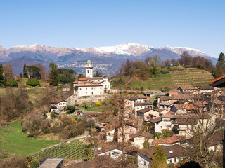 Fototapeta na wymiar Carabbia, panoramic view of the hill