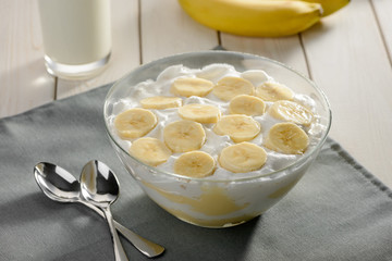 Whipped cream with bananas