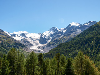 Fototapeta na wymiar Glacier of the Alps circumstances and black and white lakes.