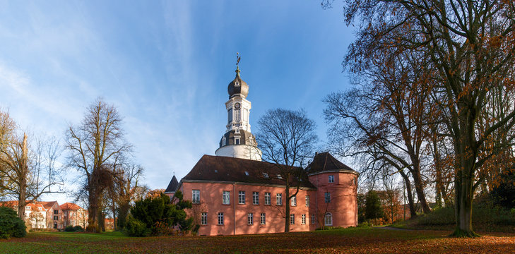 Jever Castle, images of the historic building