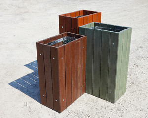 Furniture for outdoor spaces made with recycled plastic material