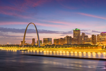 St. Louis, Missouri, USA downtown cityscape on the Mississippi River at twilight - obrazy, fototapety, plakaty
