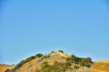 冬の青空の平尾台