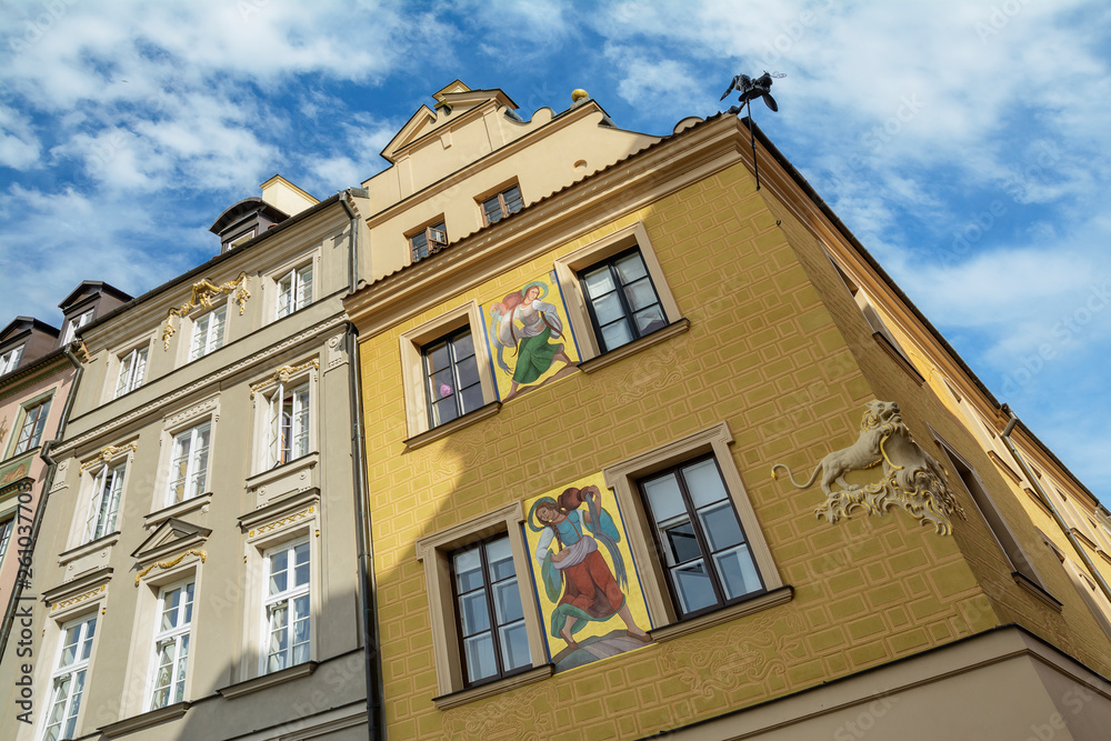 Poster Traditional and colorful building architecture in the Old Town Market Square (Rynek Starego Miasta), Warsaw, Poland.