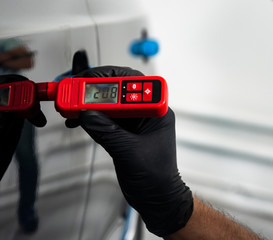 Measuring thickness of the car paint coating with paint thickness gauge
