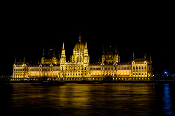 Naklejka premium Hungary Parliament building at night time