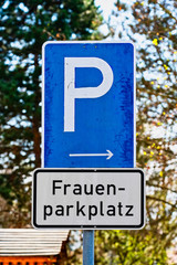 Women's parking - Frauenparkplatz