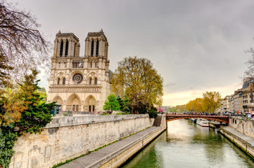 Fototapeta na wymiar Paris, Notre Dame cathedral