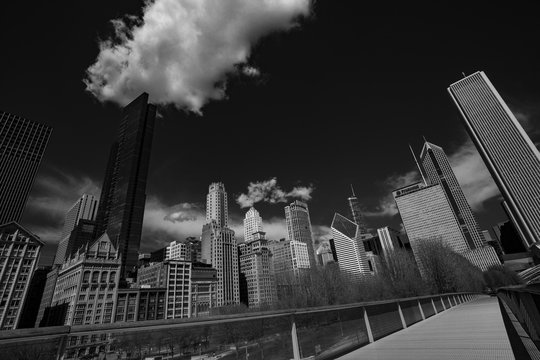 B&W city vanishing point