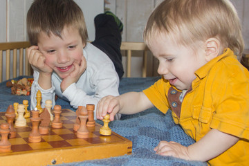 Children play chess. The development of logic, logical thinking. Boys and chess.