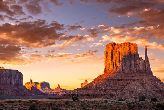 Fototapeta Monument Valley at Sunset, Arizona, USA