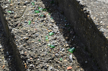 Obraz premium Glass splinters on concrete steps