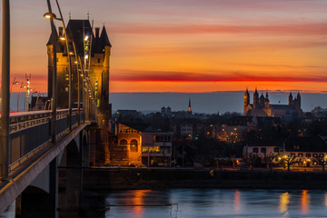Rheinbrücke Worms und der Dom St.Peter im Sonnenuntergang