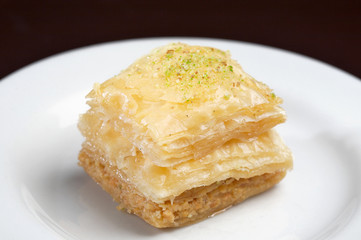 Turkish cake made with a paste of pistachios or crushed nuts.