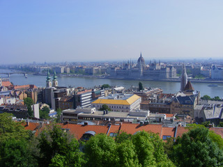 Naklejka premium Blick auf die Stadt Budapest mit dem Parlament