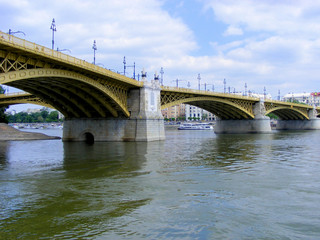 Fototapeta na wymiar Margaretenbrücke in Budapest