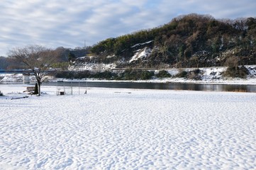 雪景色の相模川河原