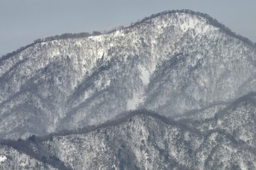 Obraz premium モノトーンな冬山