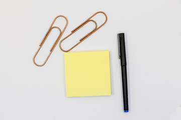 sticky note pad and pen 