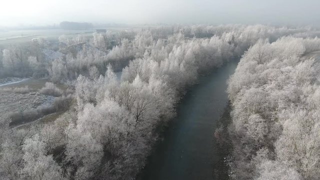 L'Arve sous le givre, vue par drone