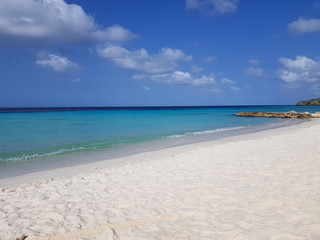 Turkoise water and white sand beach, curacao