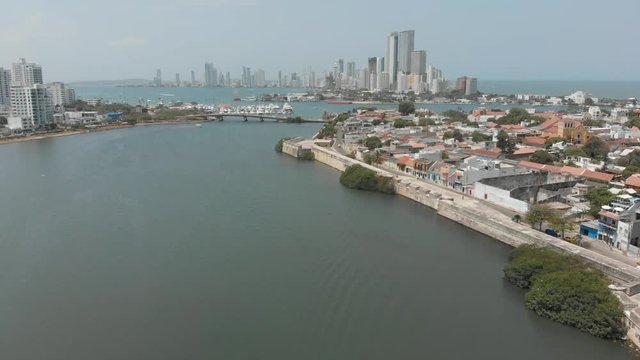 Cartagena is one of the most popular and touristic cities in south America, full with history, beautiful colonial buildings, and tropical beaches is one of the cities you cannot miss!!