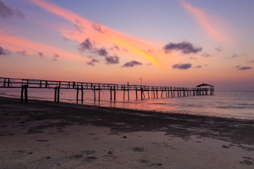 Obraz premium Abstract Old wooden jetty pier long exposure during beautiful sunset