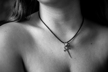 Kette am Hals