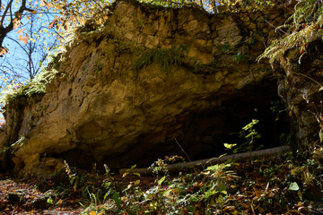 Image of the entrance to the mountain cave.