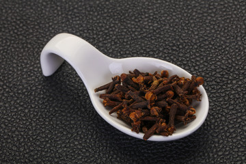 Dry clove seeds