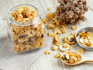 Cornflakes caramel in glass bottle.